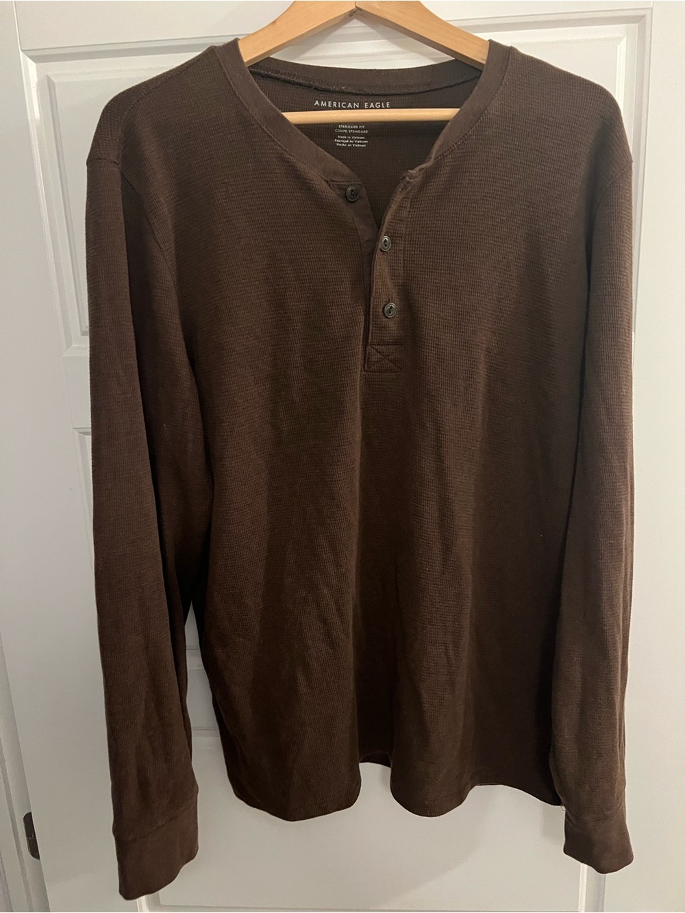 AMERICAN EAGLE MENS HENLEY